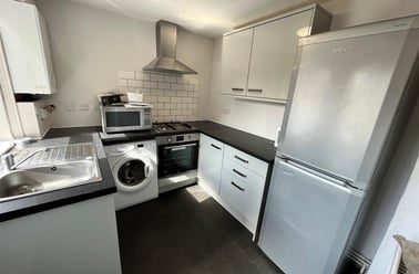 Sixth Avenue, Heaton, Newcastle - Image 2